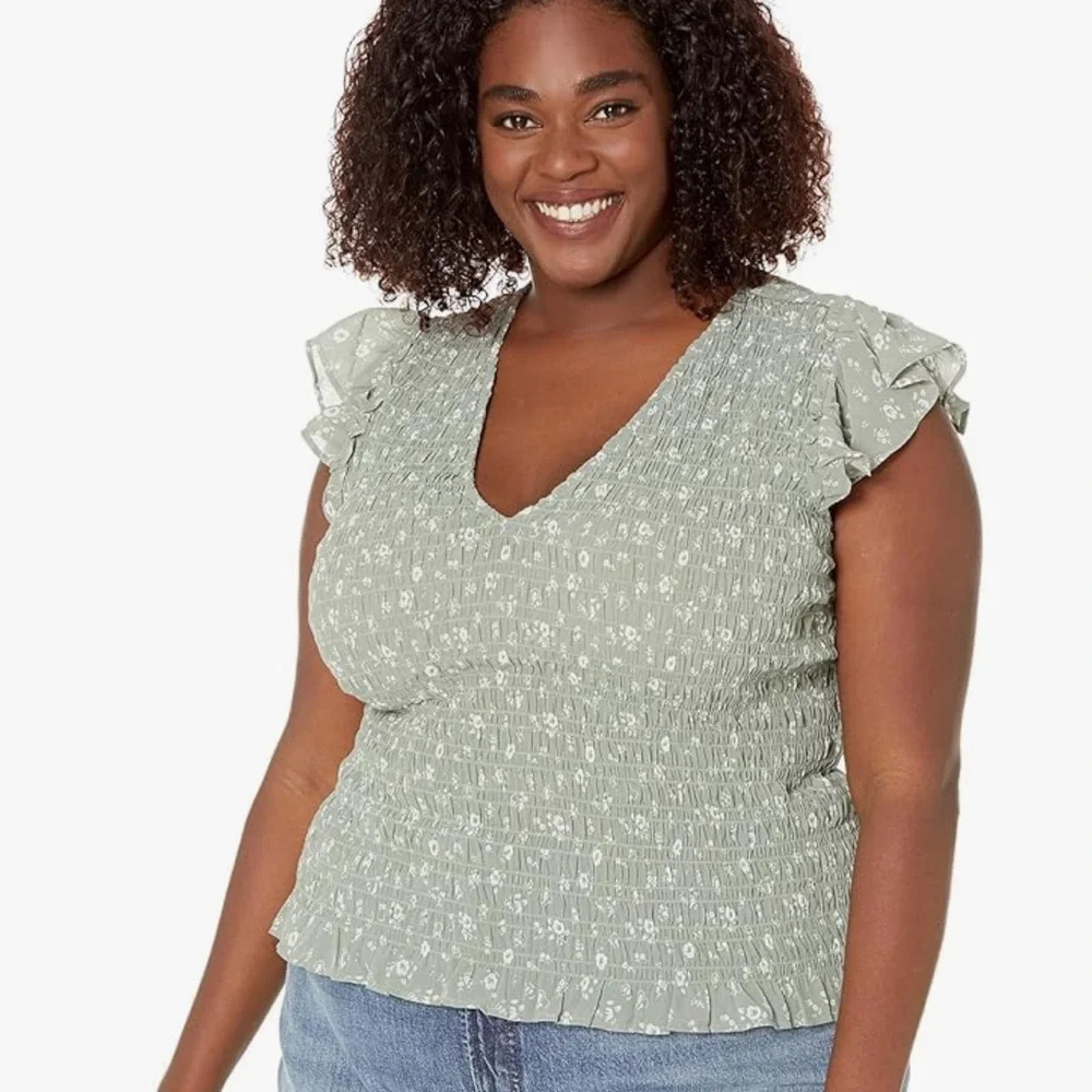 080- Madewell Plus Lucie V-Neck Smocked Top in Cottage Garden Size 28W